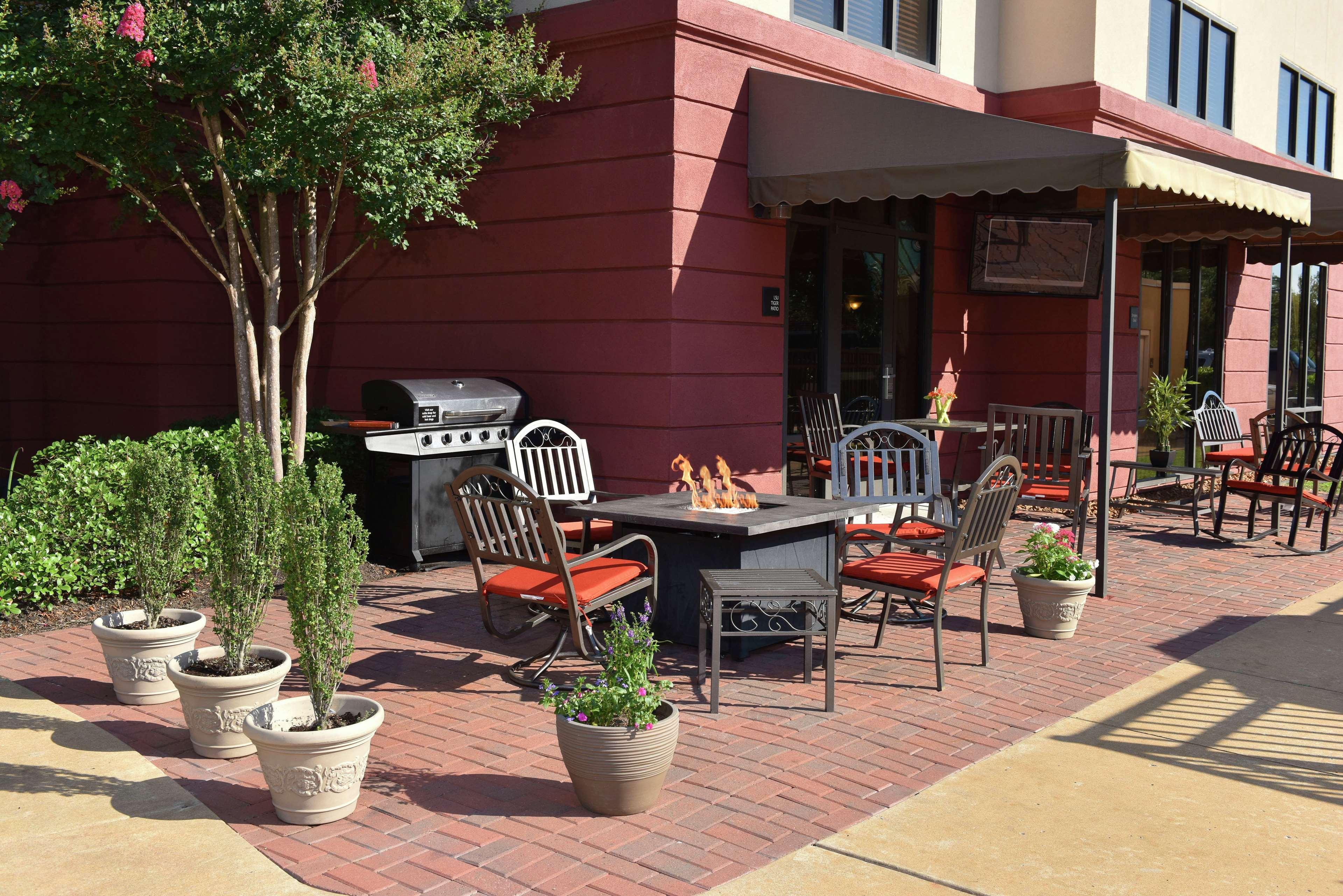 Hampton Inn & Suites Alexandria Exterior photo