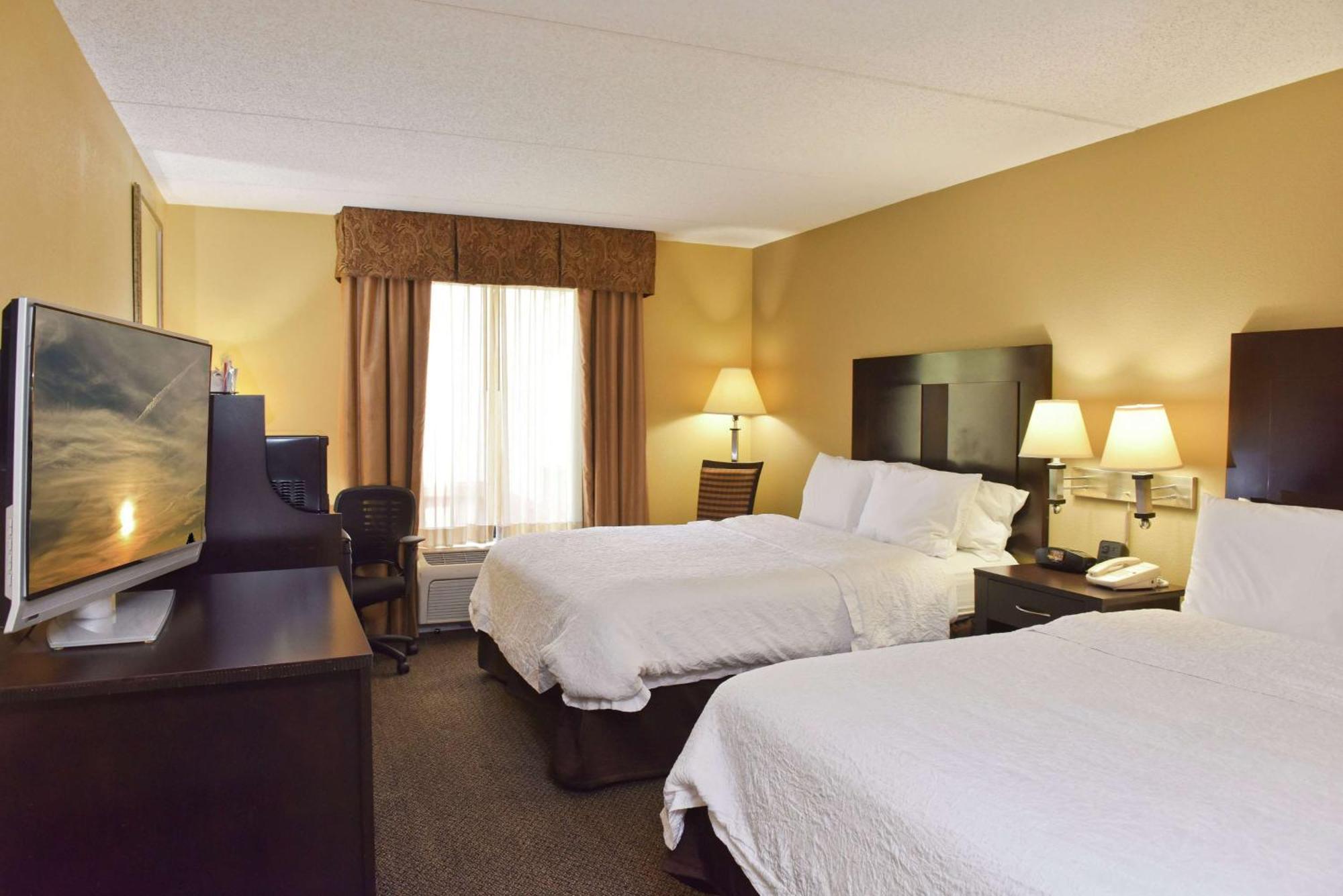 Hampton Inn & Suites Alexandria Exterior photo