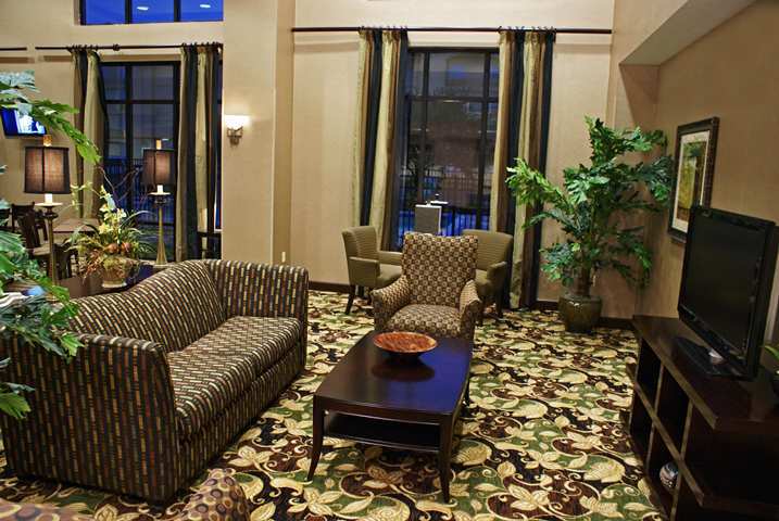 Hampton Inn & Suites Alexandria Interior photo